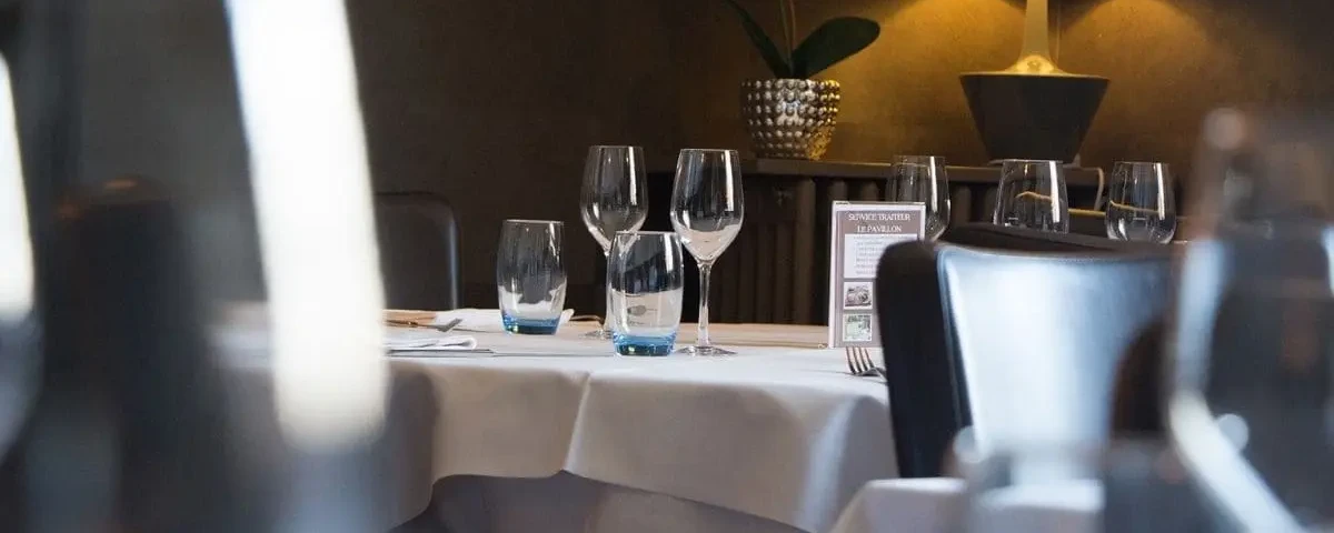 Table dressée au restaurant