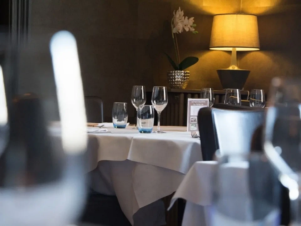 Table dressée au restaurant